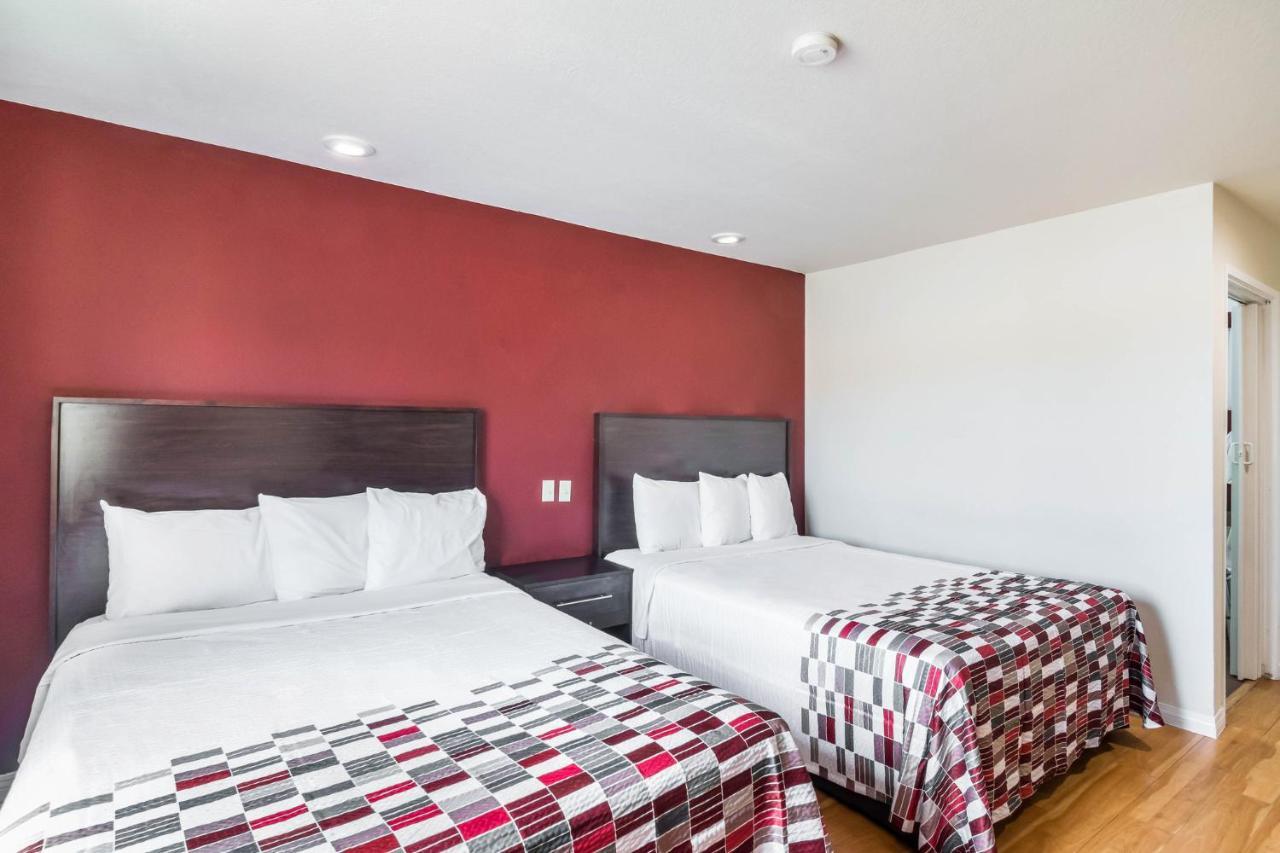 Red Roof - Lancaster Motel